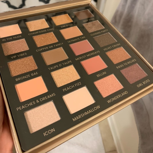 ICONIC LONDON Other - ICONIC LONDON day to slay eyeshadow palette *NEW*